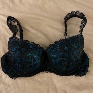 Never been worn Versace 37D Push-up Lace Bra